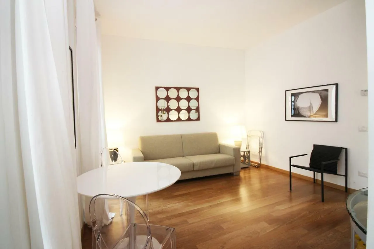 Brera - Fiori Chiari Charme Apartment Милан 0*,  Италия